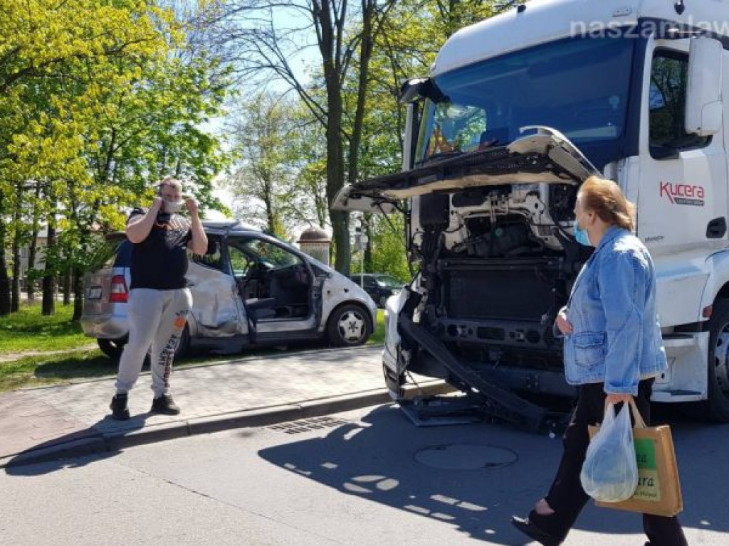 Ranni w wypadku na ul. Szpitalnej w Mławie (AKTUALIZACJA)