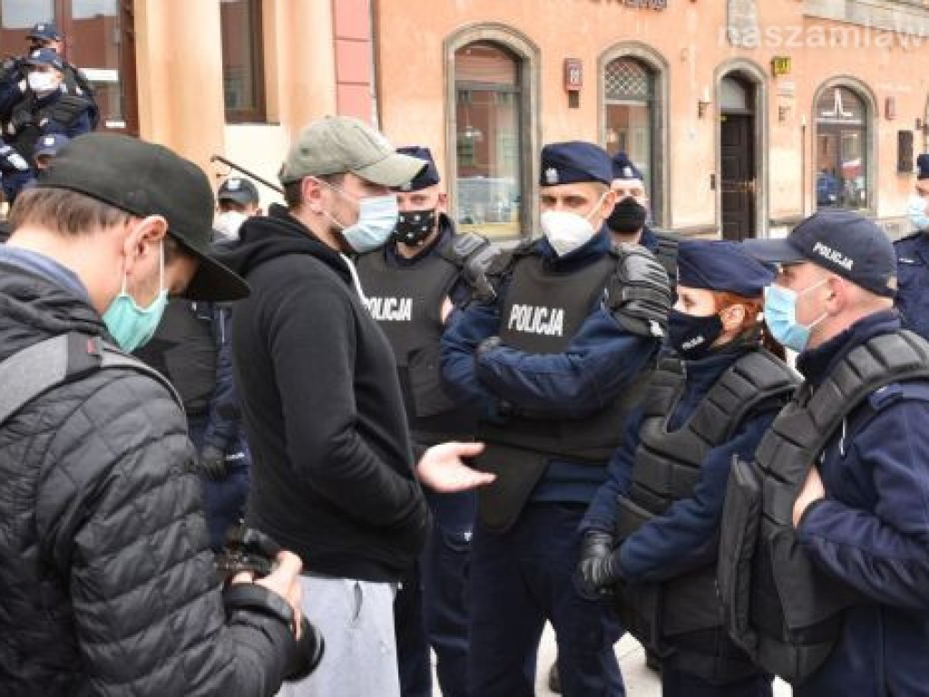 Emocjonujący protest przedsiębiorców w Warszawie. ZDJĘCIA I FILMY
