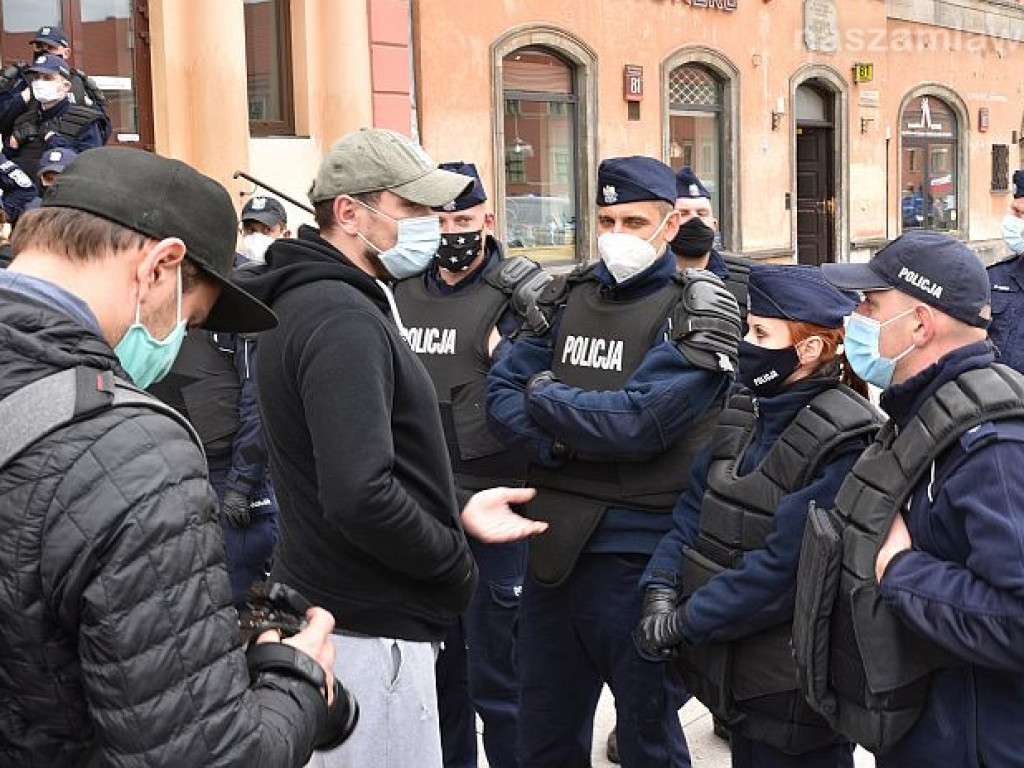 Emocjonujący protest przedsiębiorców w Warszawie. ZDJĘCIA I FILMY