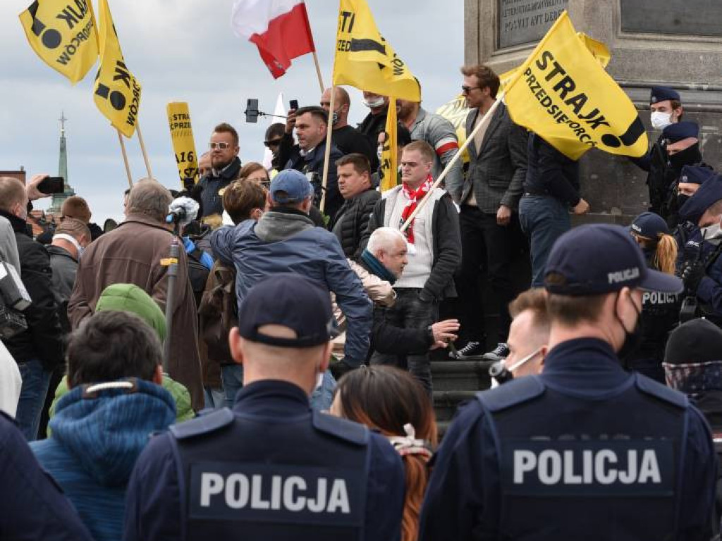 Emocjonujący protest przedsiębiorców w Warszawie. ZDJĘCIA I FILMY