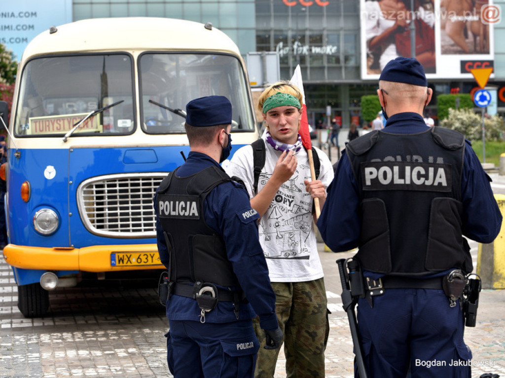 Protest w Warszawie. Nasza relacja [ZDJĘCIA i FILMY]