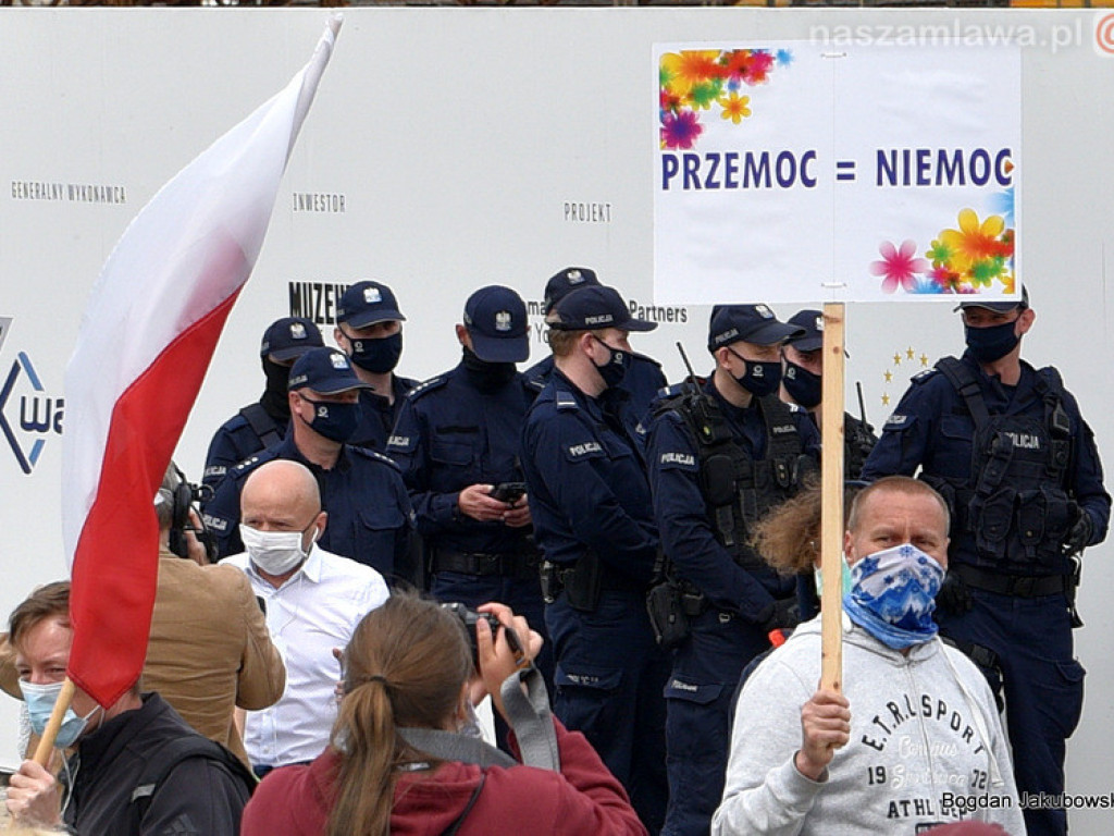 Protest w Warszawie. Nasza relacja [ZDJĘCIA i FILMY]