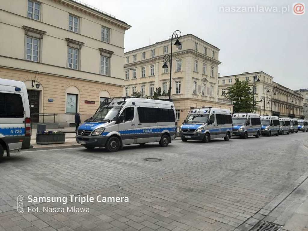Protest w Warszawie. Nasza relacja [ZDJĘCIA i FILMY]