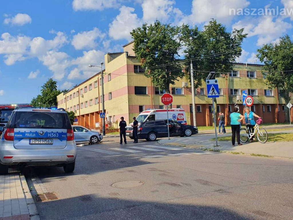 Wypadek przy mławskim szpitalu [ZDJĘCIA]