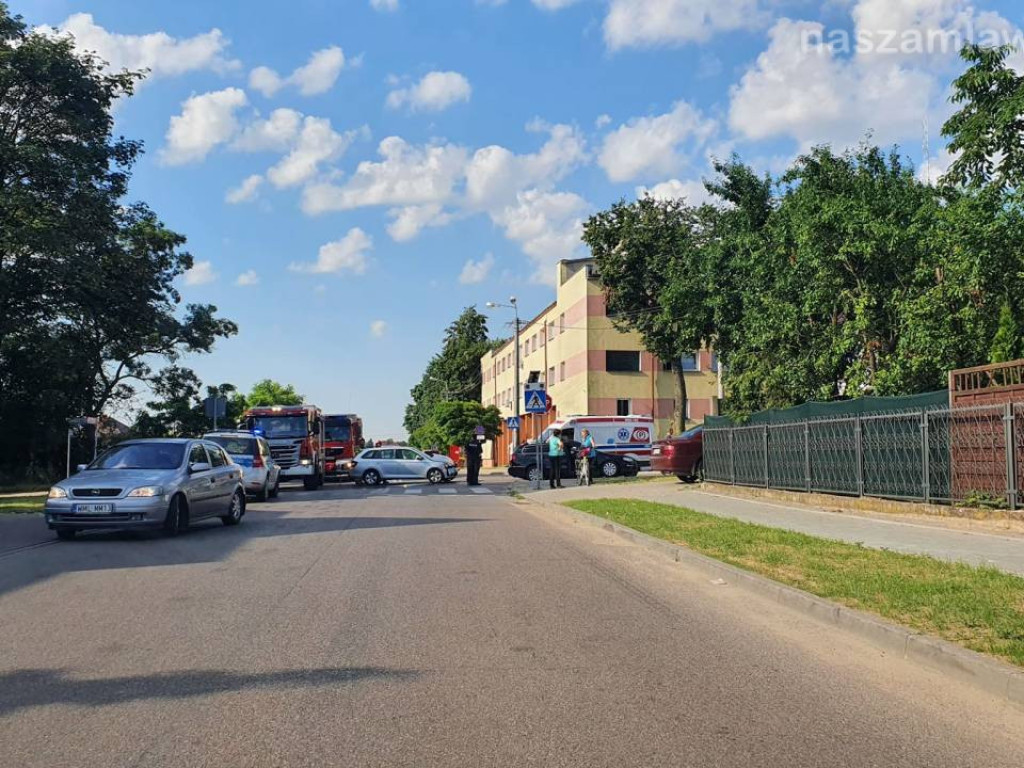 Wypadek przy mławskim szpitalu [ZDJĘCIA]