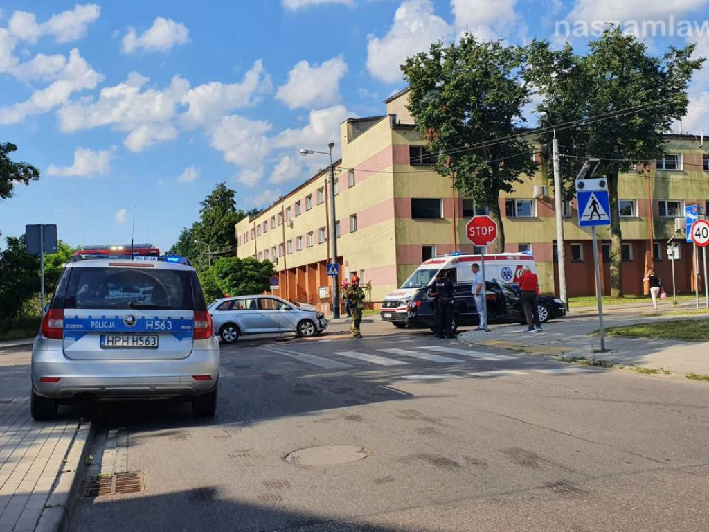 Wypadek przy mławskim szpitalu [ZDJĘCIA]