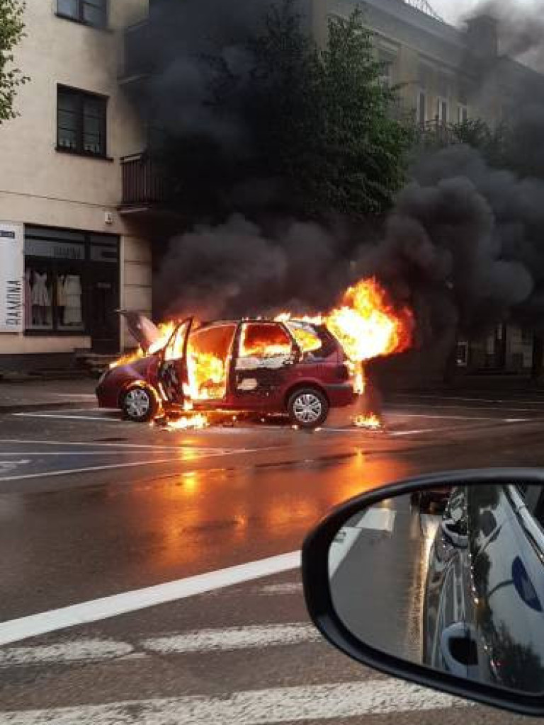 Płonący samochód - zdjęcia i filmy nadesłane przez naszych czytelników
