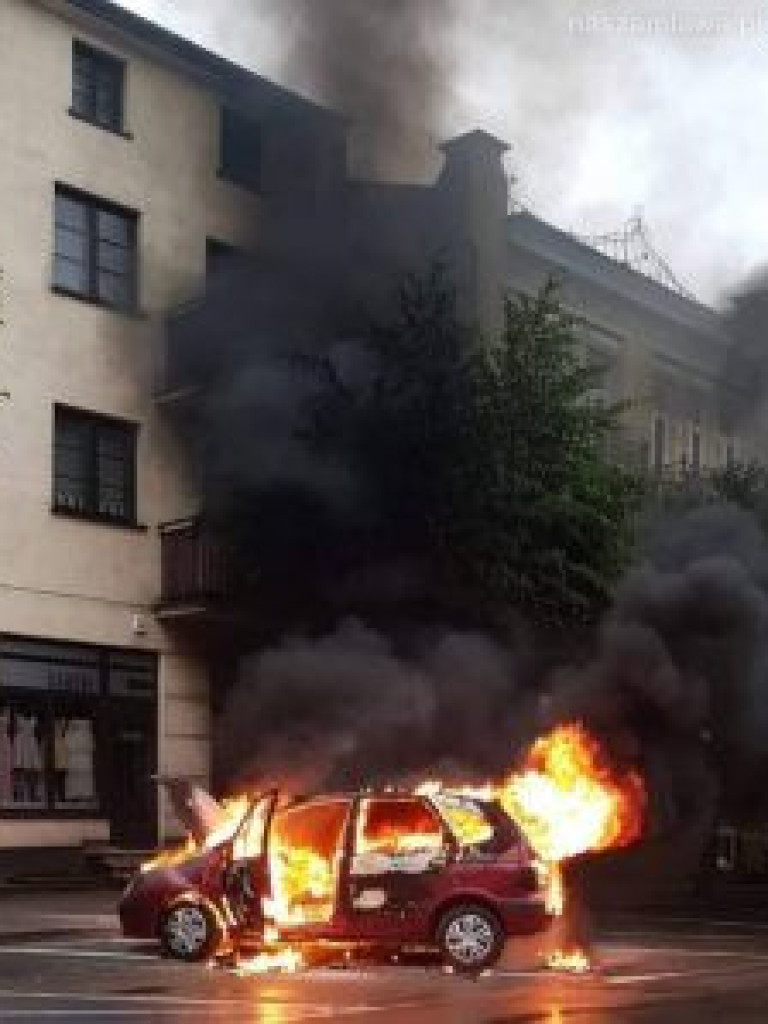 Płonący samochód - zdjęcia i filmy nadesłane przez naszych czytelników