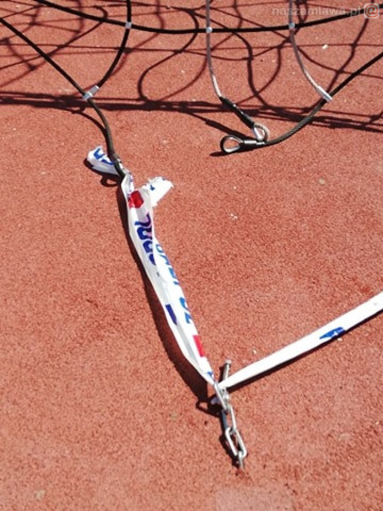 Zdewastowany zaraz po otwarciu