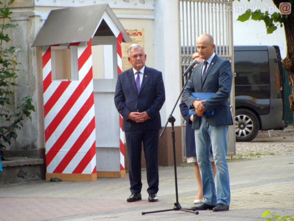 Inscenizacja odbicia więźniów z UB w Mławie [ZDJĘCIA]