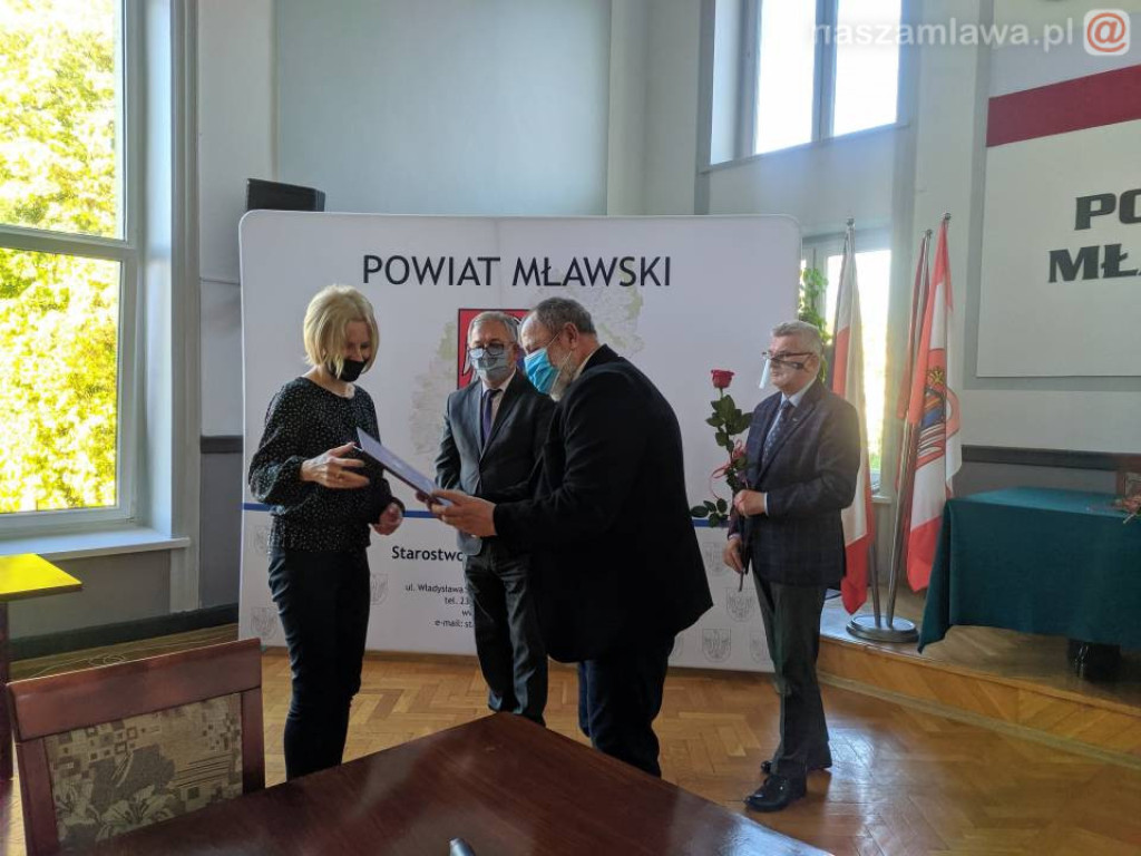 Nauczyciele docenieni przez starostę