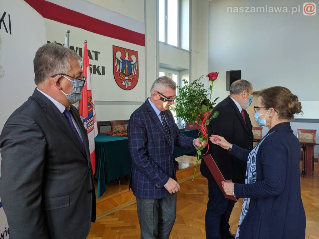 Nauczyciele docenieni przez starostę