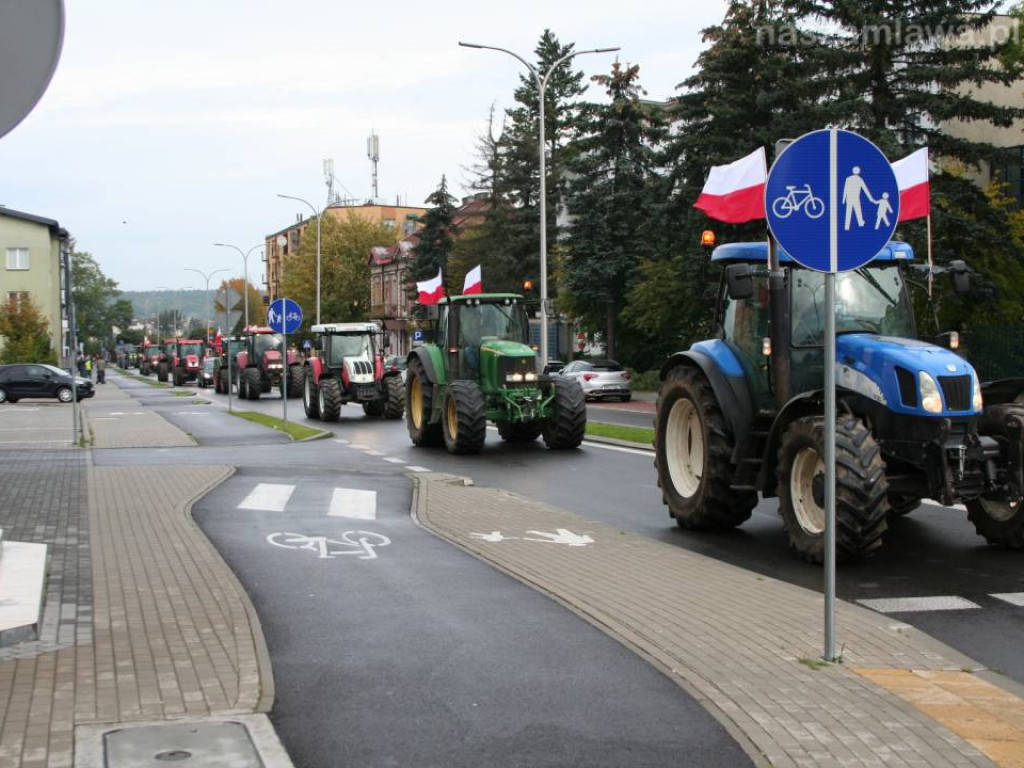 Rolnicy przepraszają i wyjaśniają, dlaczego wjechali do Mławy [FILMY]