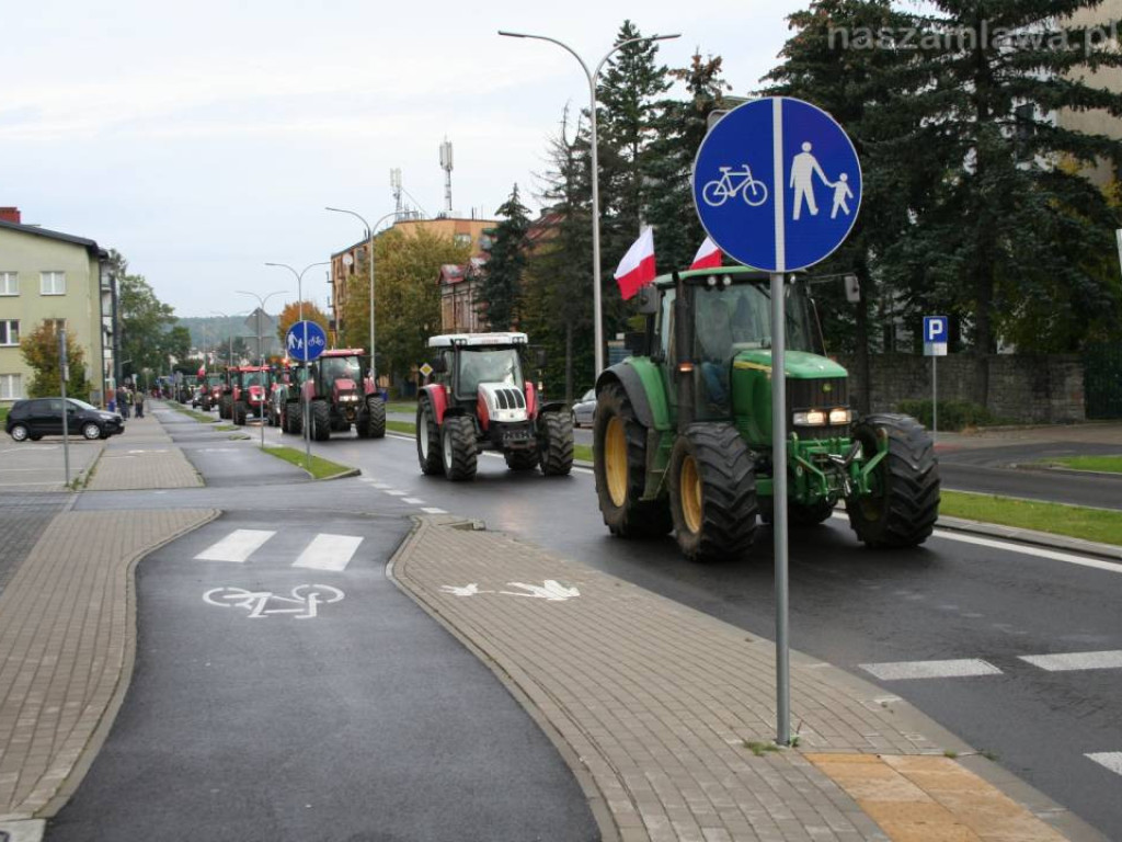 Rolnicy przepraszają i wyjaśniają, dlaczego wjechali do Mławy [FILMY]