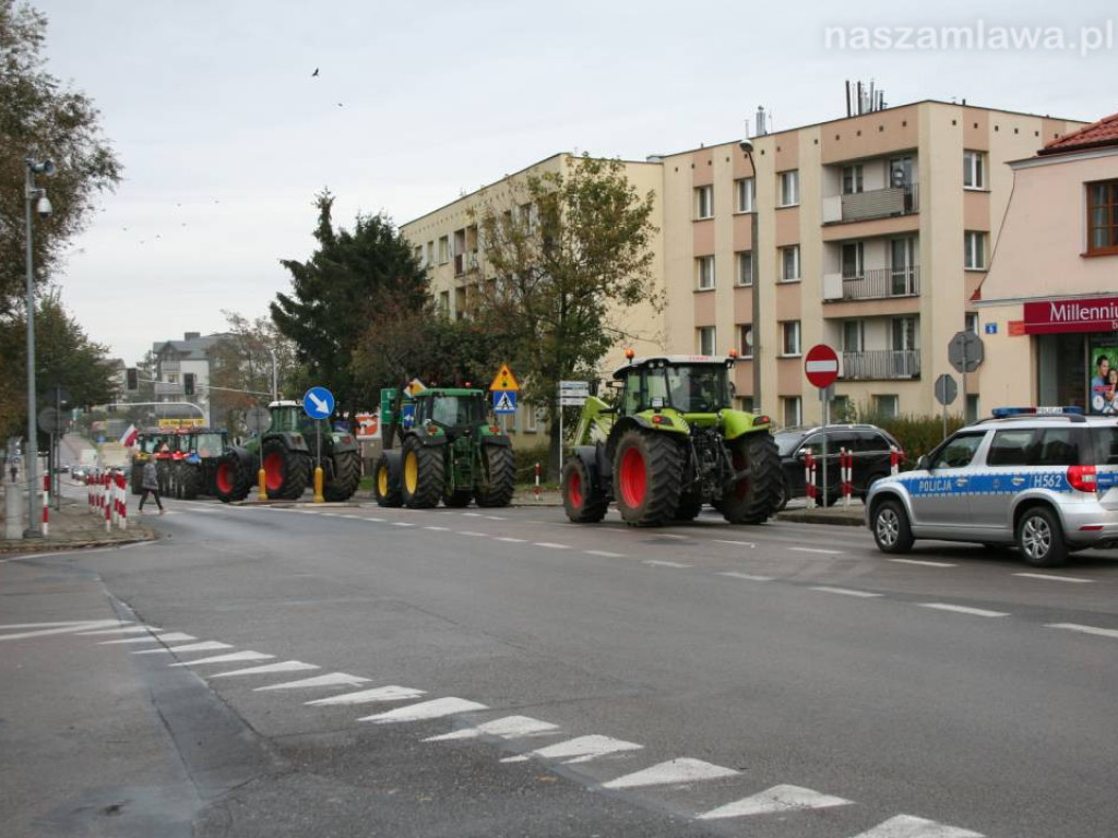 Rolnicy przepraszają i wyjaśniają, dlaczego wjechali do Mławy [FILMY]