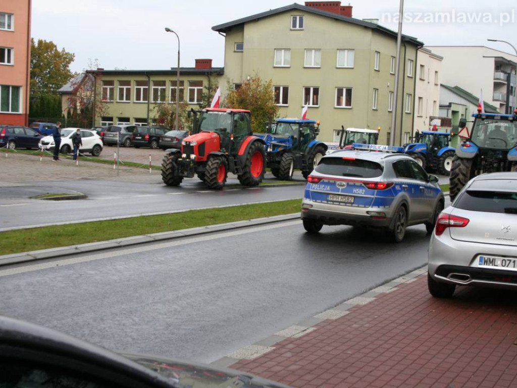 Rolnicy przepraszają i wyjaśniają, dlaczego wjechali do Mławy [FILMY]