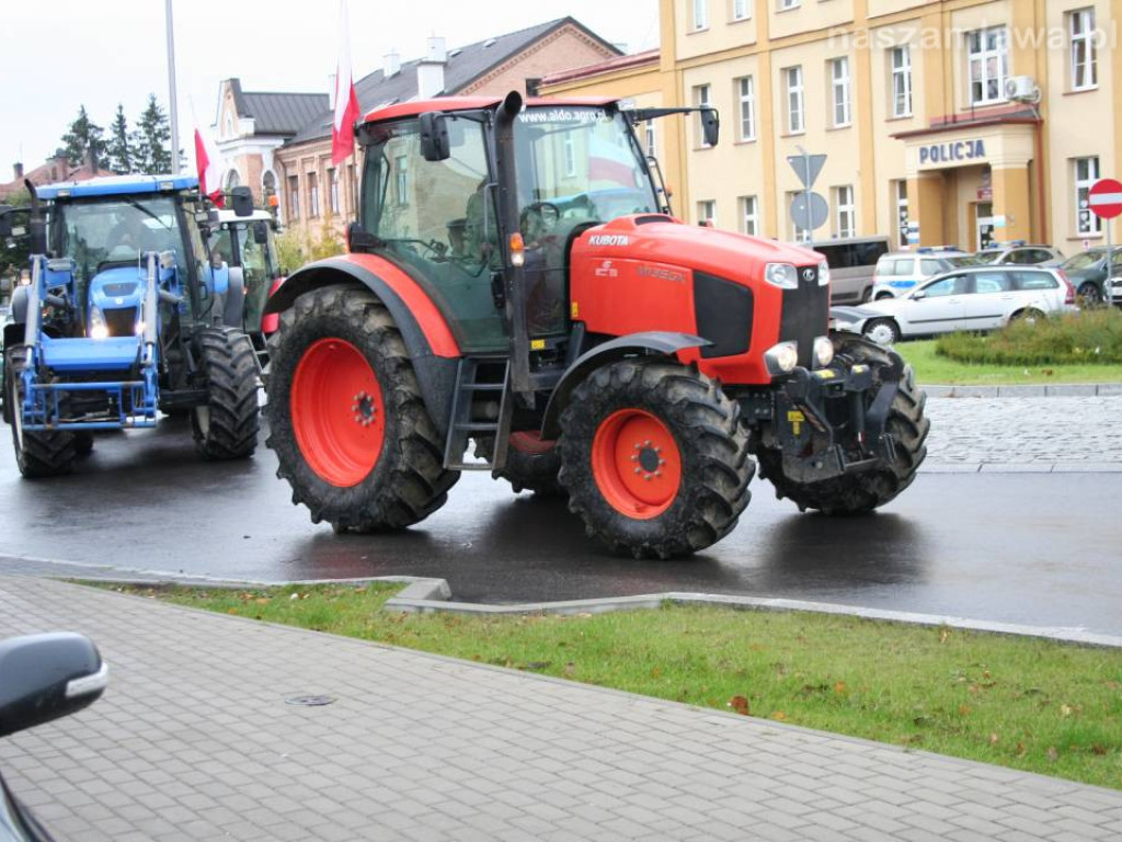 Rolnicy przepraszają i wyjaśniają, dlaczego wjechali do Mławy [FILMY]