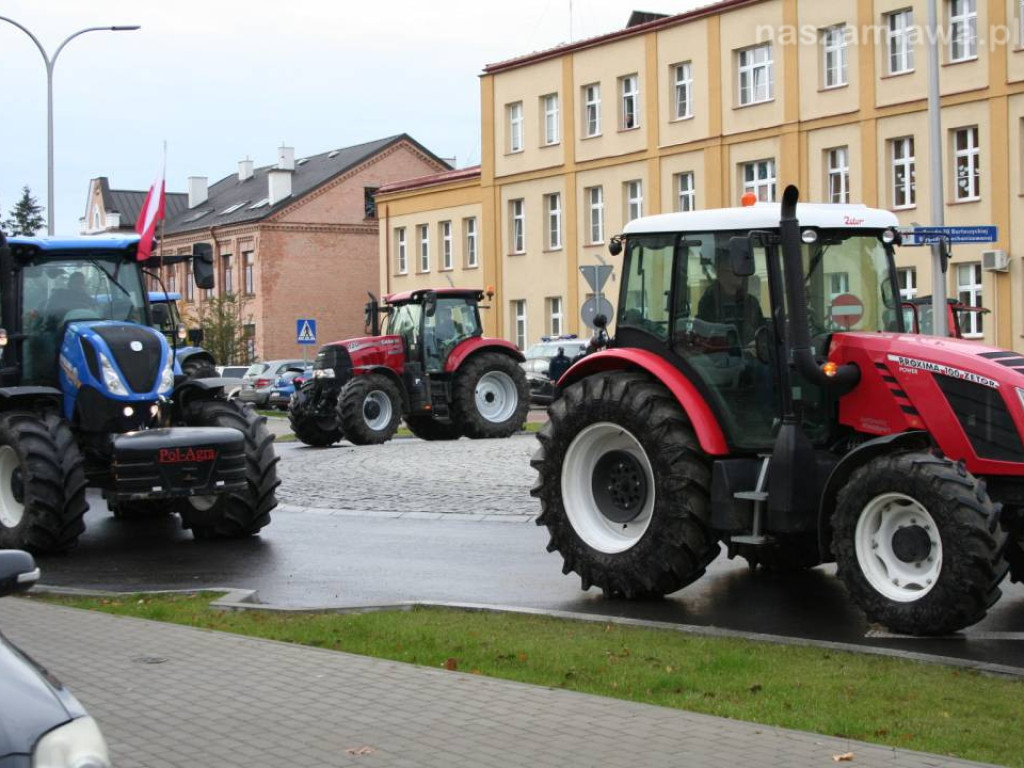 Rolnicy przepraszają i wyjaśniają, dlaczego wjechali do Mławy [FILMY]