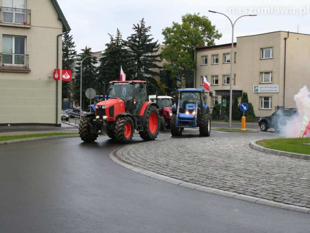 Rolnicy przepraszają i wyjaśniają, dlaczego wjechali do Mławy [FILMY]