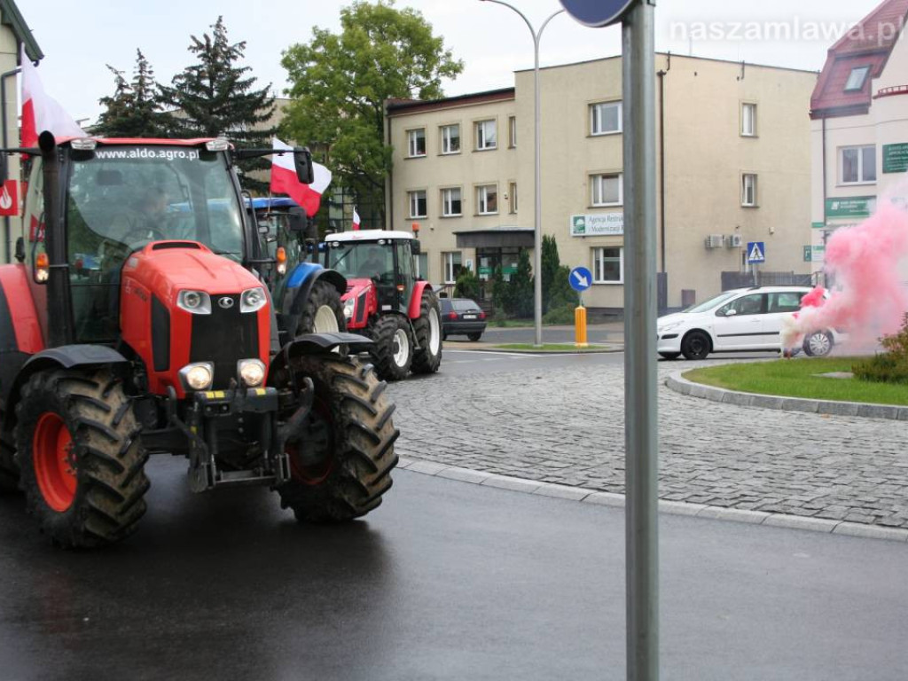 Rolnicy przepraszają i wyjaśniają, dlaczego wjechali do Mławy [FILMY]