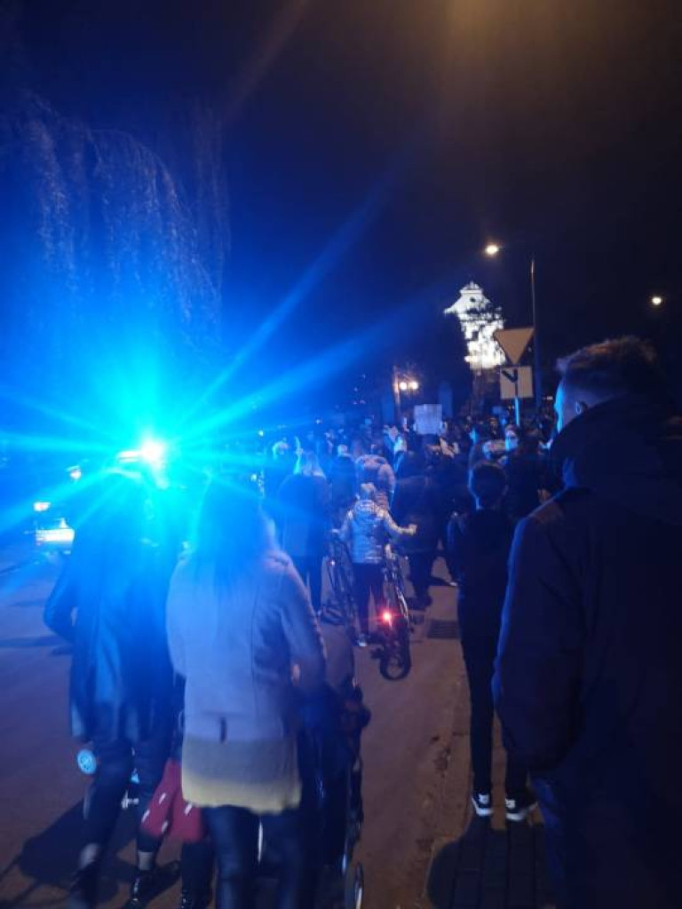 STRAJK KOBIET w Mławie - NASZA RELACJA [FILM I ZDJĘCIA]