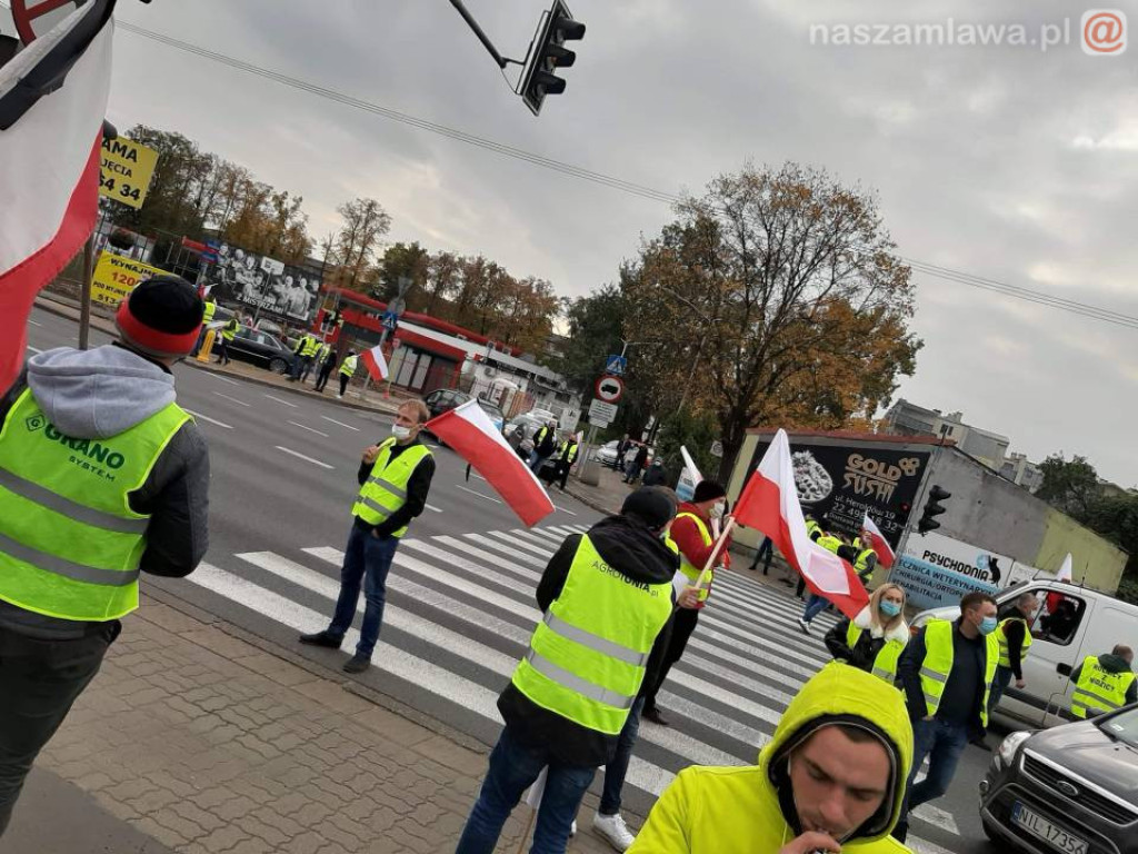 Zobaczcie, jak rolnicy strajkowali w Warszawie [FILM i ZDJĘCIA]