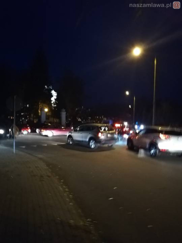 Tłumy na cmentarzach - korki na drogach