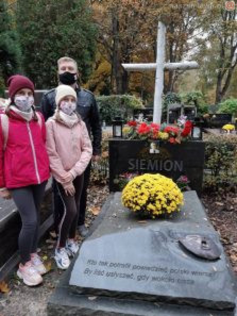 Odwiedzili groby na cmentarzu powązkowskim