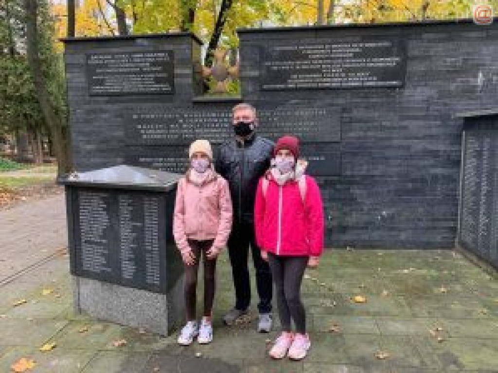 Odwiedzili groby na cmentarzu powązkowskim