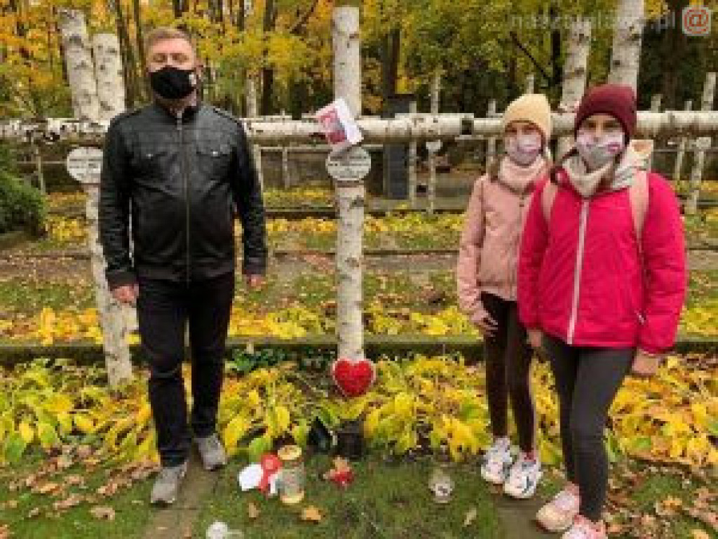 Odwiedzili groby na cmentarzu powązkowskim