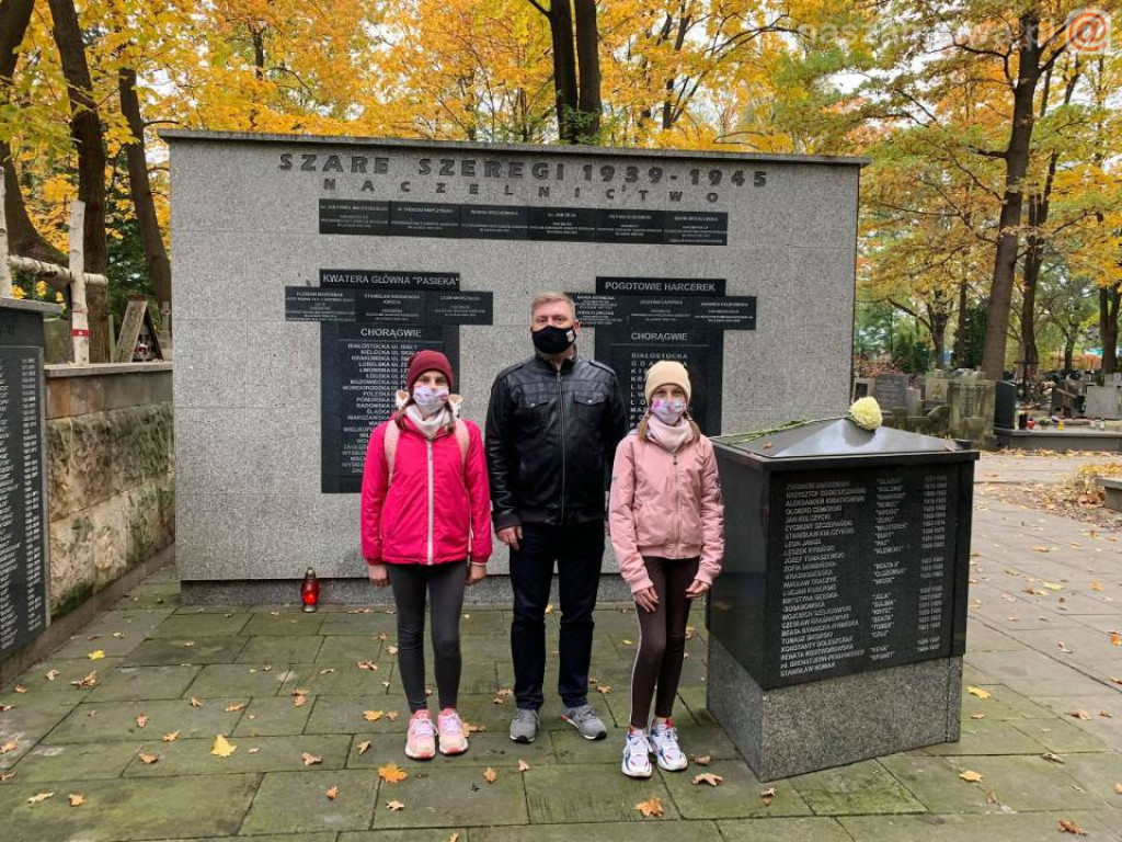 Odwiedzili groby na cmentarzu powązkowskim