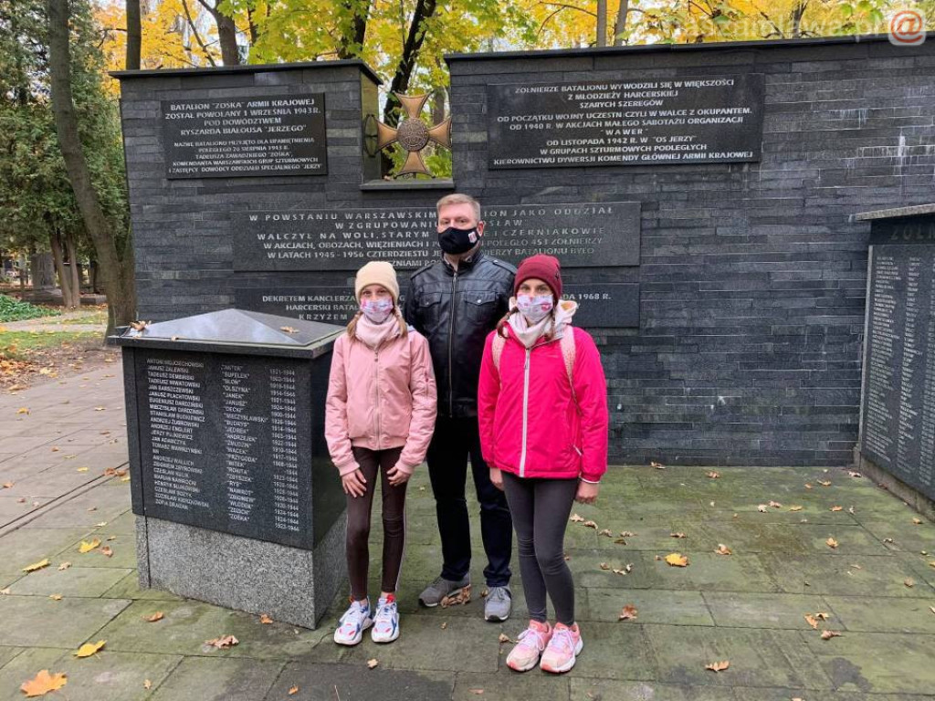 Odwiedzili groby na cmentarzu powązkowskim