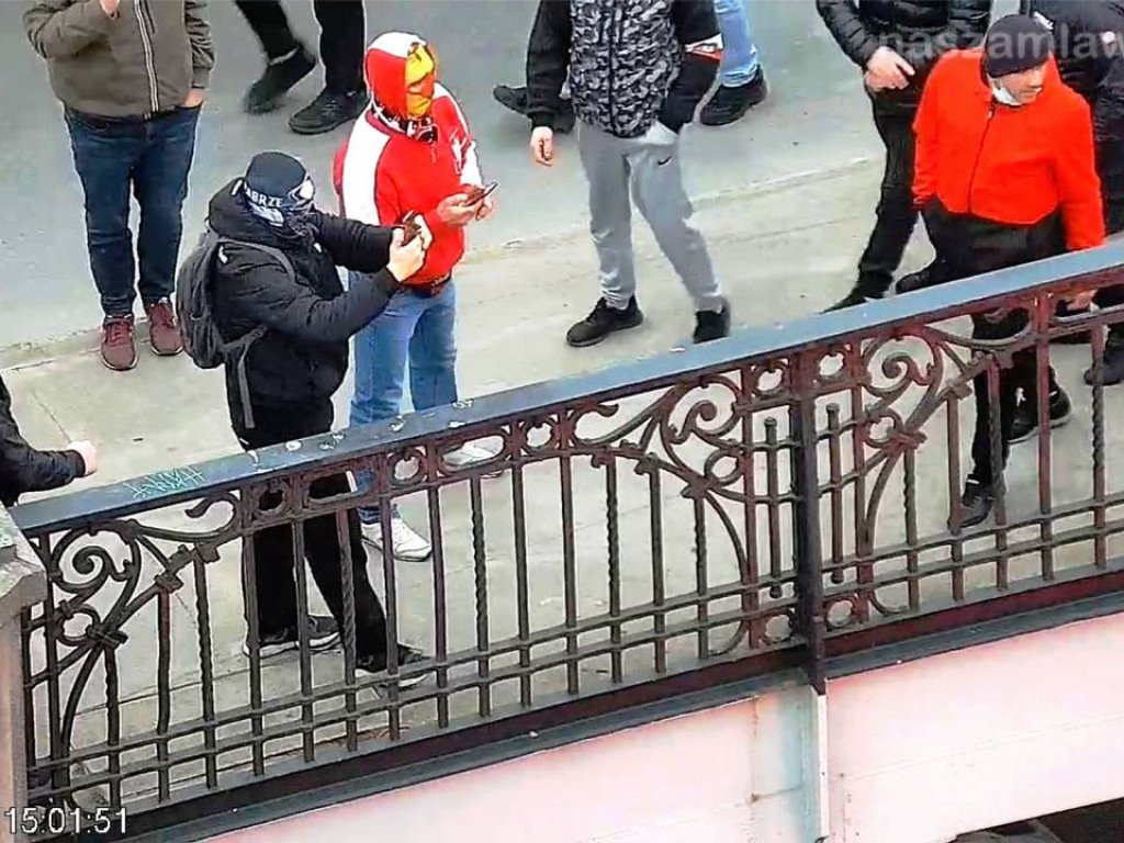 Mazowsze. On rzucił racą w mieszkanie [ZDJĘCIA]