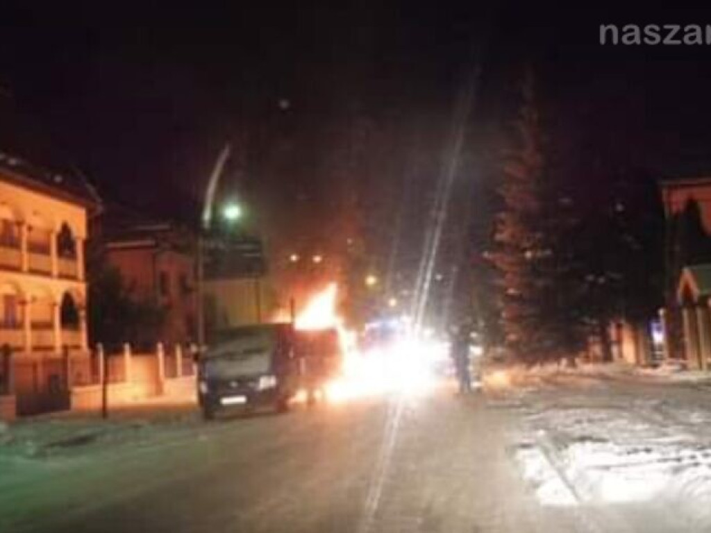 Płonący bus w Mławie - FOTOREPORTAŻ