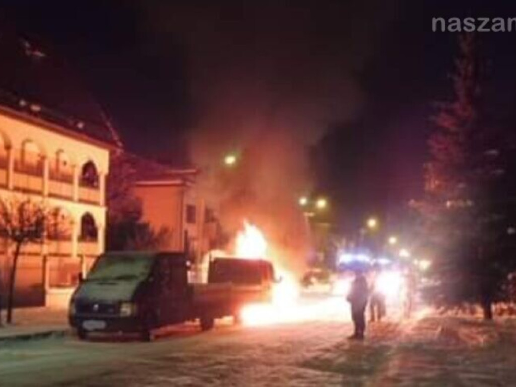 Płonący bus w Mławie - FOTOREPORTAŻ