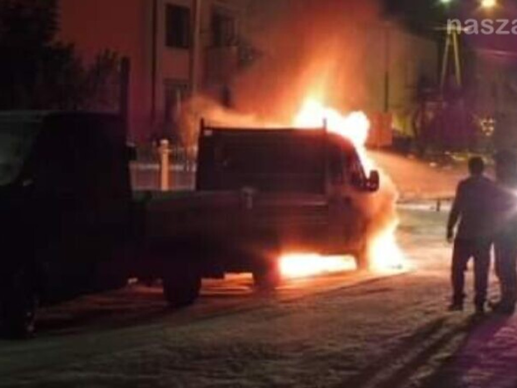 Płonący bus w Mławie - FOTOREPORTAŻ