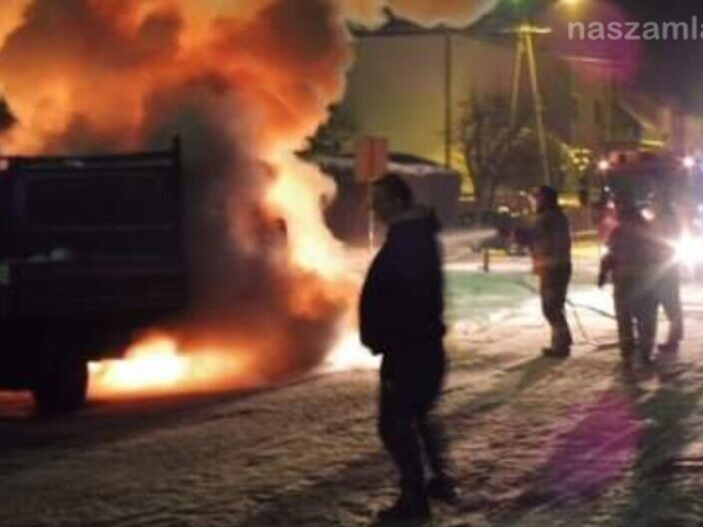 Płonący bus w Mławie - FOTOREPORTAŻ