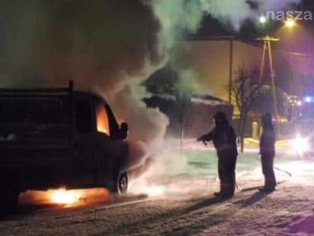 Płonący bus w Mławie - FOTOREPORTAŻ