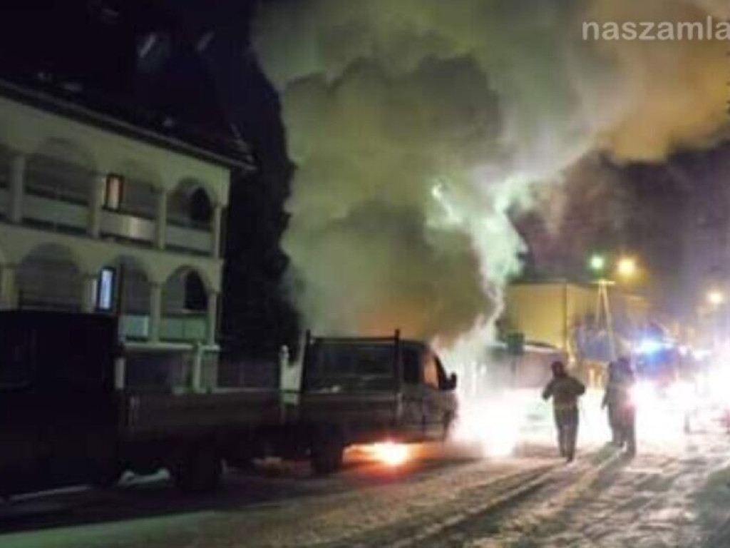 Płonący bus w Mławie - FOTOREPORTAŻ