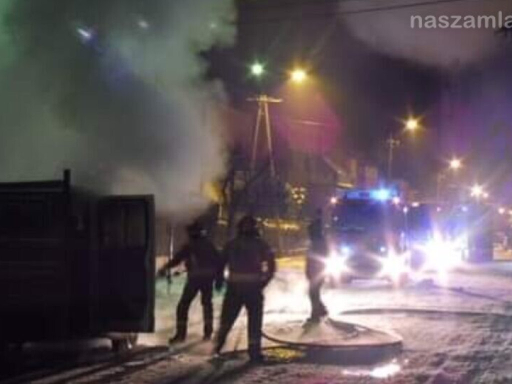 Płonący bus w Mławie - FOTOREPORTAŻ