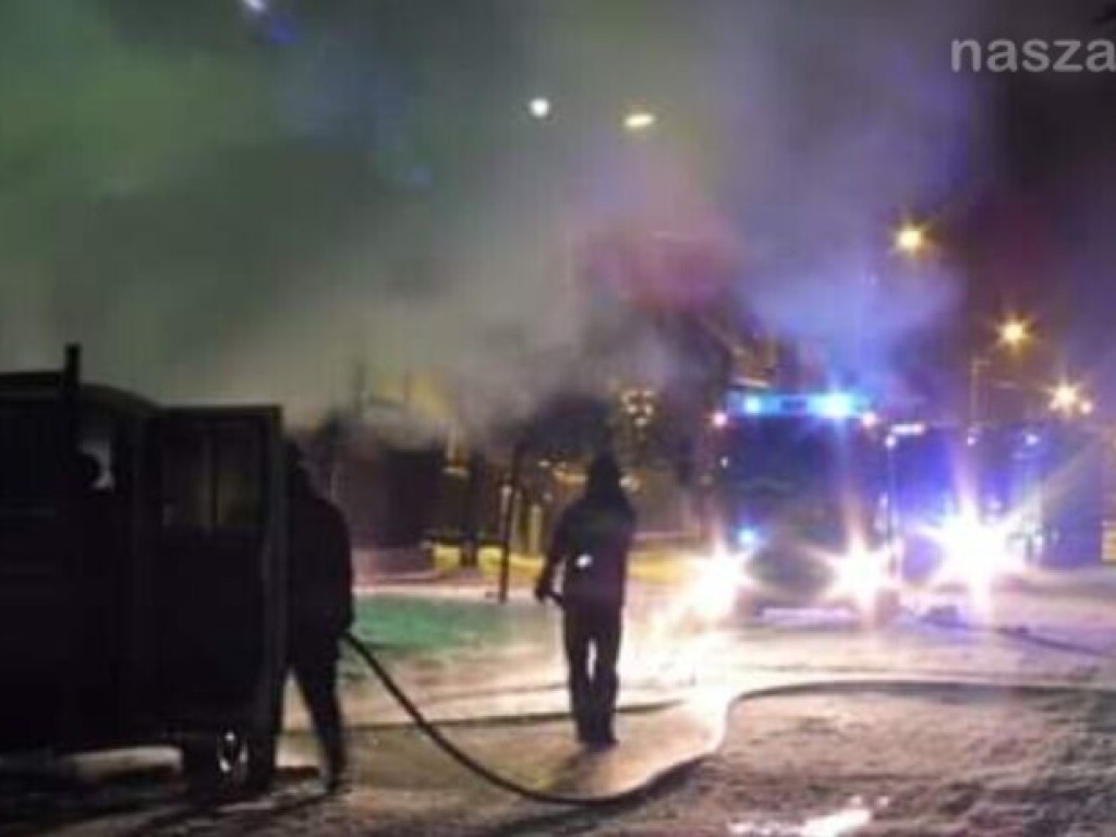 Płonący bus w Mławie - FOTOREPORTAŻ