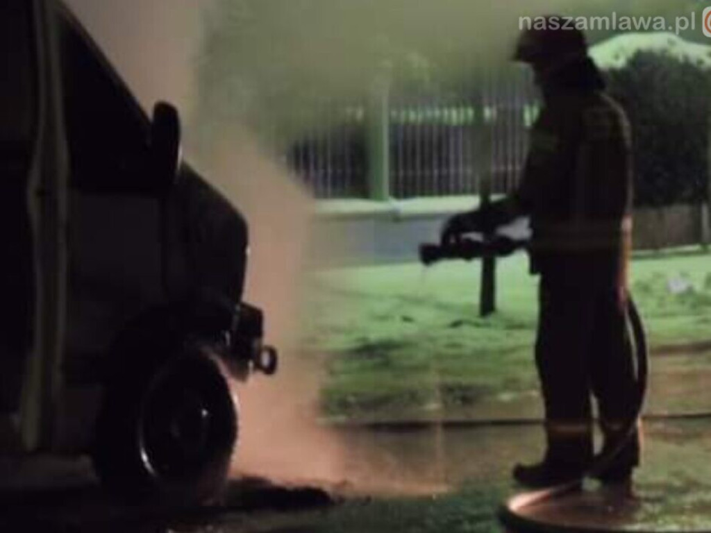 Płonący bus w Mławie - FOTOREPORTAŻ