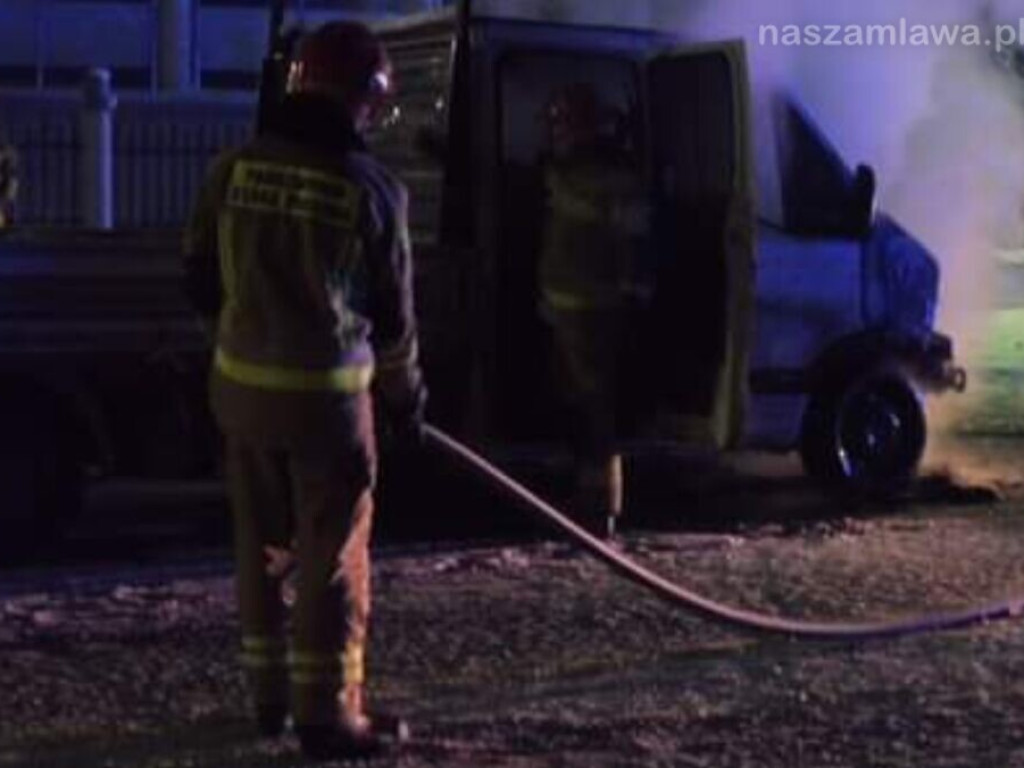 Płonący bus w Mławie - FOTOREPORTAŻ