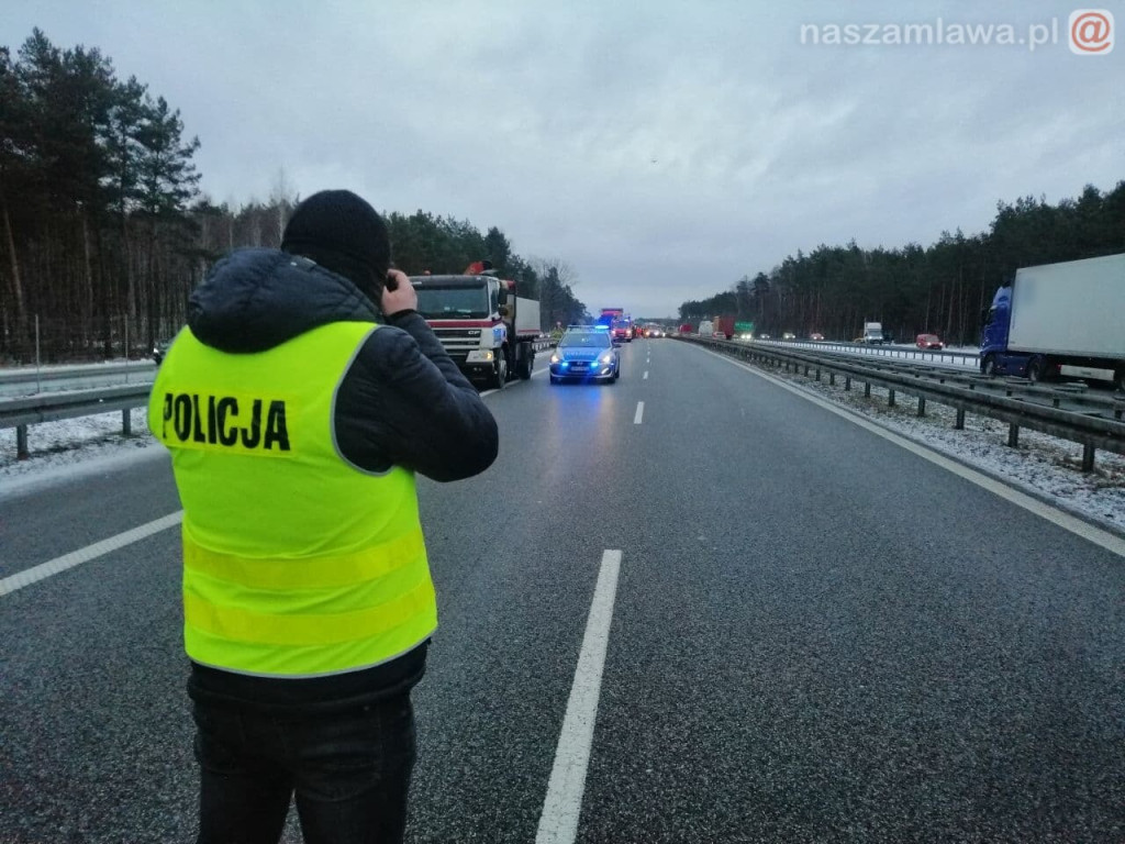 Mazowsze. Autobus wbił się w tył naczepy