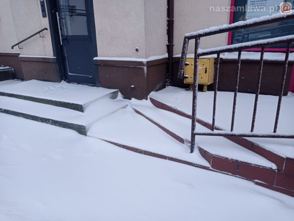 Ośnieżona Mława - a drogowcy jak zawsze... [ZDJĘCIA]