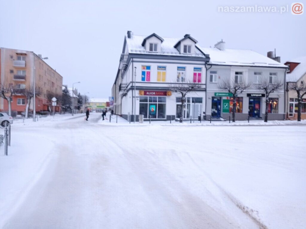 Ośnieżona Mława - a drogowcy jak zawsze... [ZDJĘCIA]