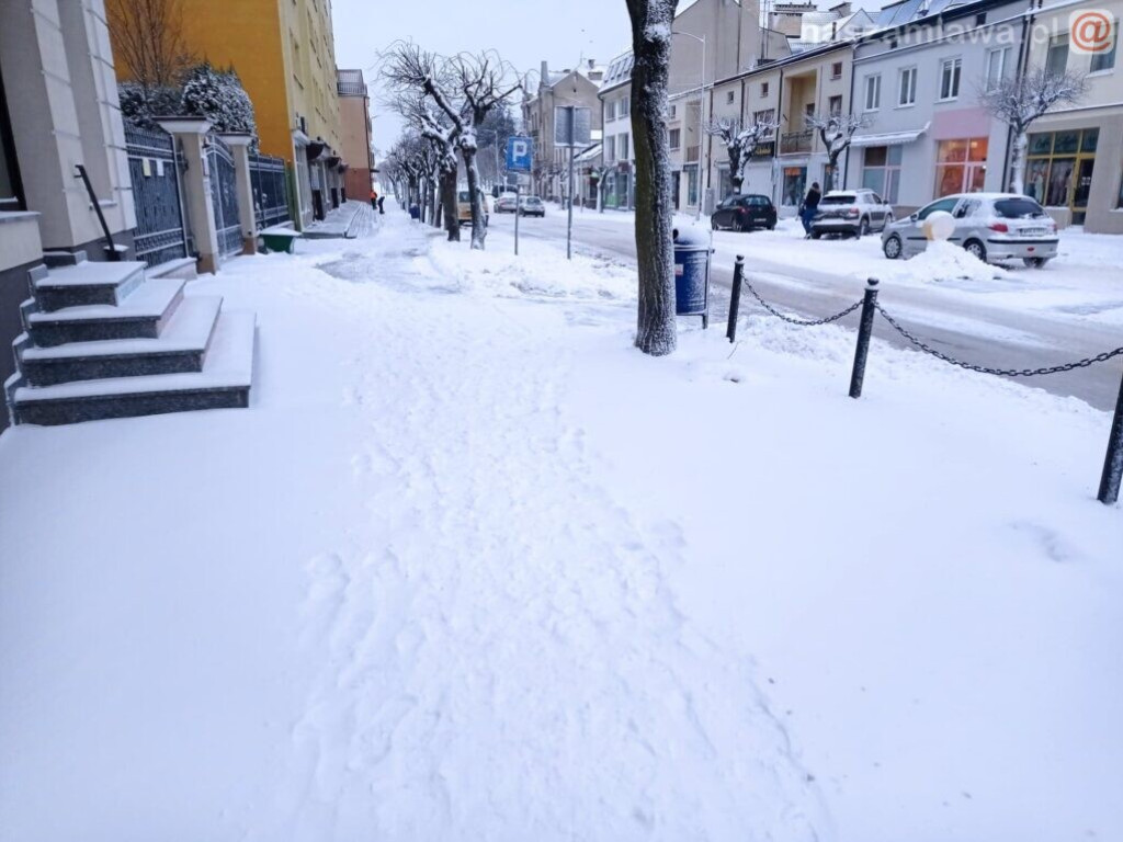 Ośnieżona Mława - a drogowcy jak zawsze... [ZDJĘCIA]