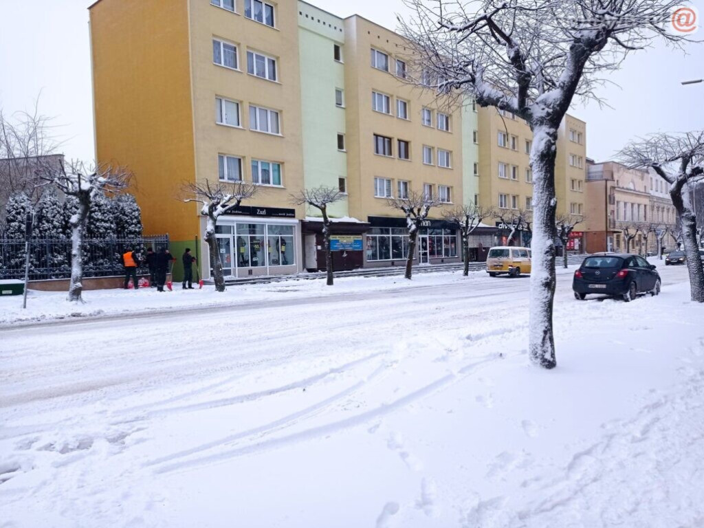 Ośnieżona Mława - a drogowcy jak zawsze... [ZDJĘCIA]