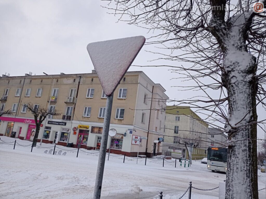 Ośnieżona Mława - a drogowcy jak zawsze... [ZDJĘCIA]