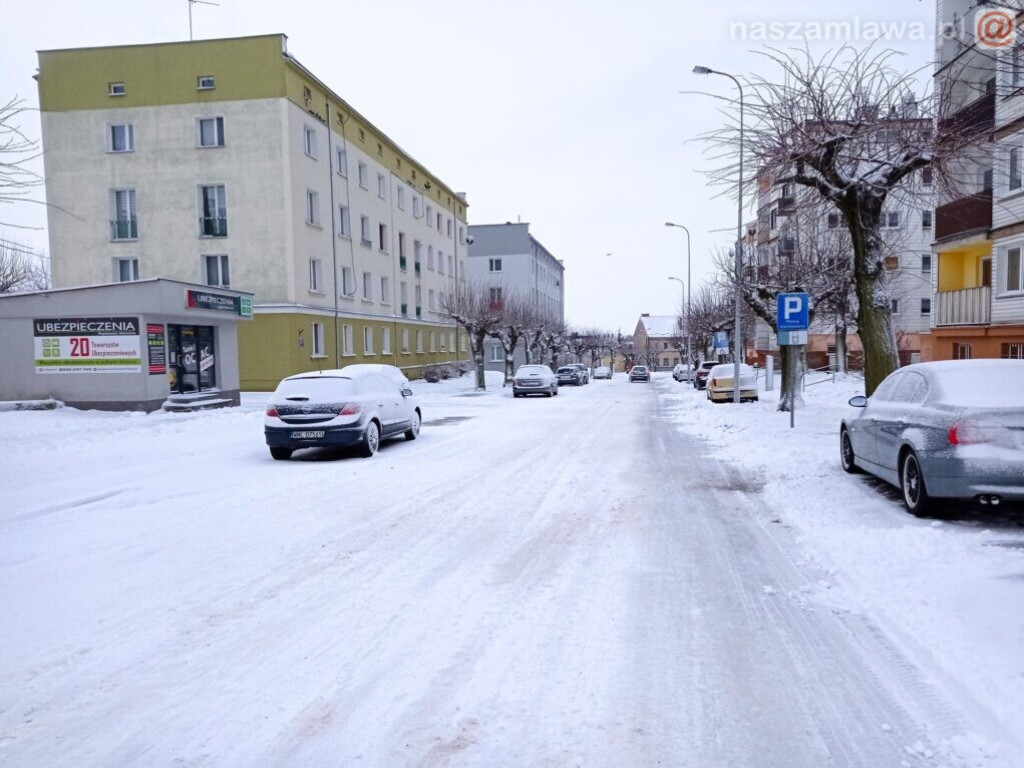 Ośnieżona Mława - a drogowcy jak zawsze... [ZDJĘCIA]